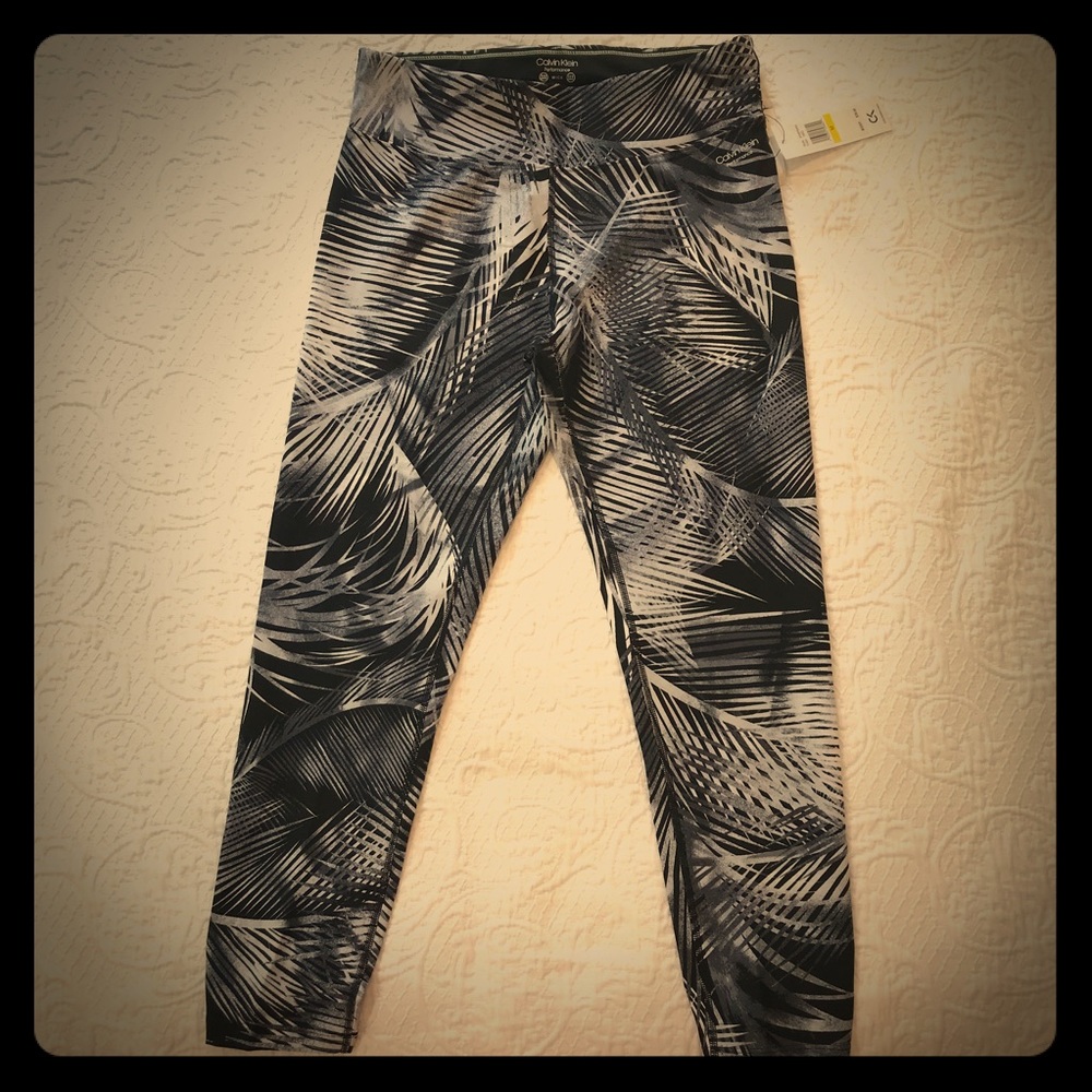NWT Calvin Klein Women's Performance Capri